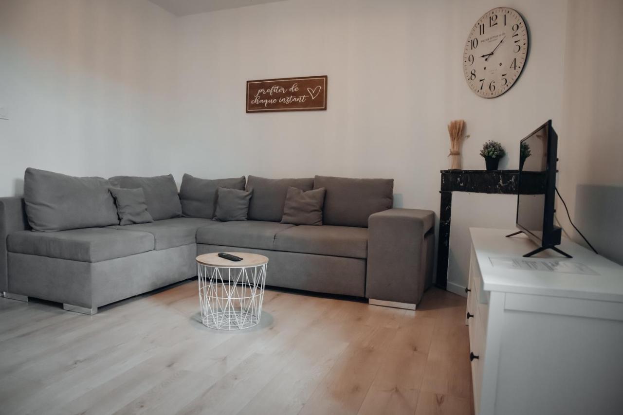 Superbe Appartement Avec Terrasse Au Calme Ernée Екстериор снимка