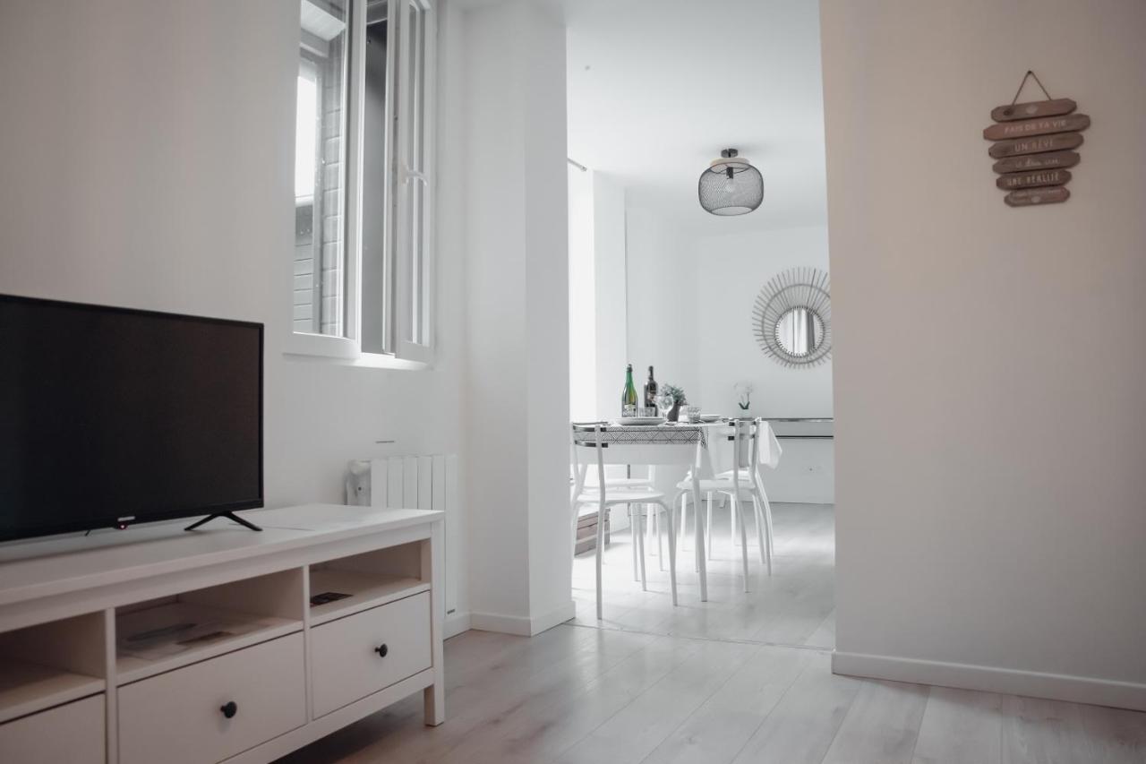 Superbe Appartement Avec Terrasse Au Calme Ernée Екстериор снимка