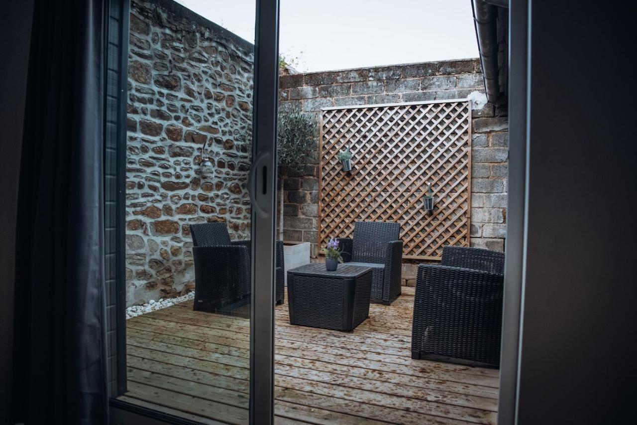 Superbe Appartement Avec Terrasse Au Calme Ernée Екстериор снимка